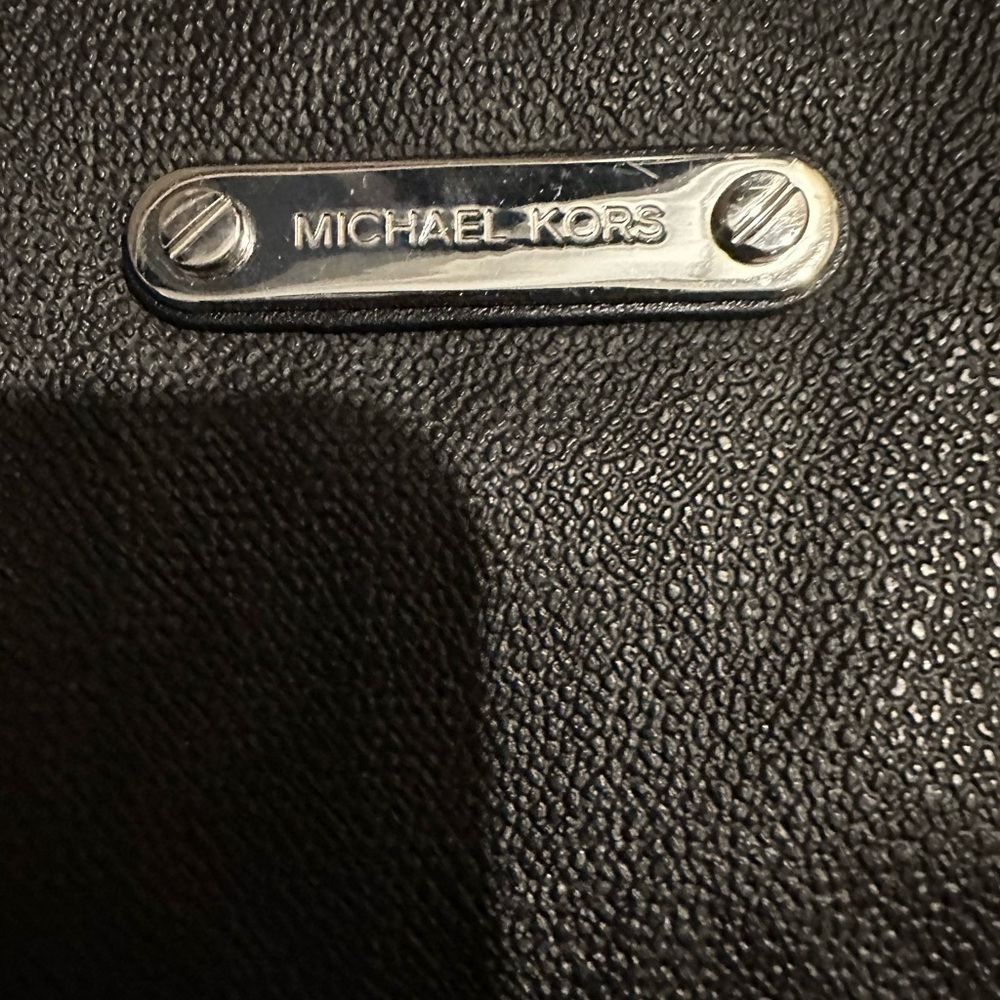 Michael Kors Elegant Black Shoulder Bag - Picture 5 of 5